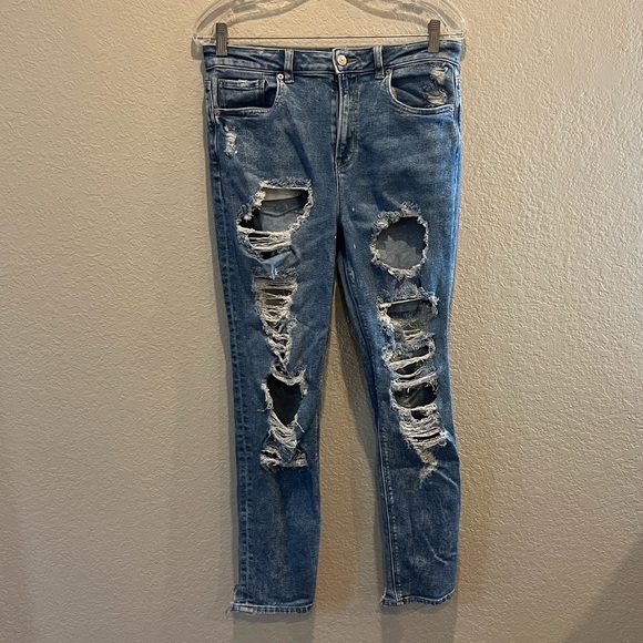 American Eagle Women's Size 8 Destructed Distressed Denim Stretch Blue Jeans - Picture 1 of 3